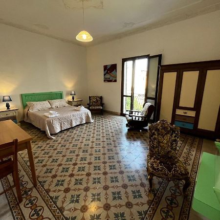 Mille Lire Peppe'S Home Palermo Bagian luar foto