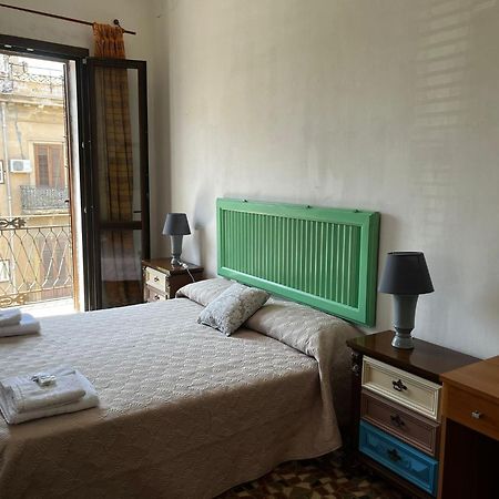 Mille Lire Peppe'S Home Palermo Bagian luar foto