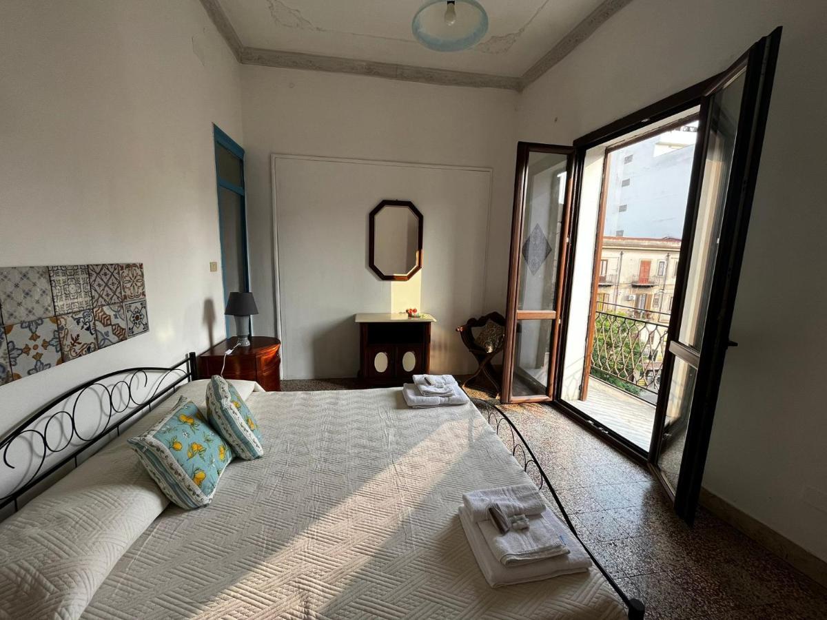 Mille Lire Peppe'S Home Palermo Bagian luar foto