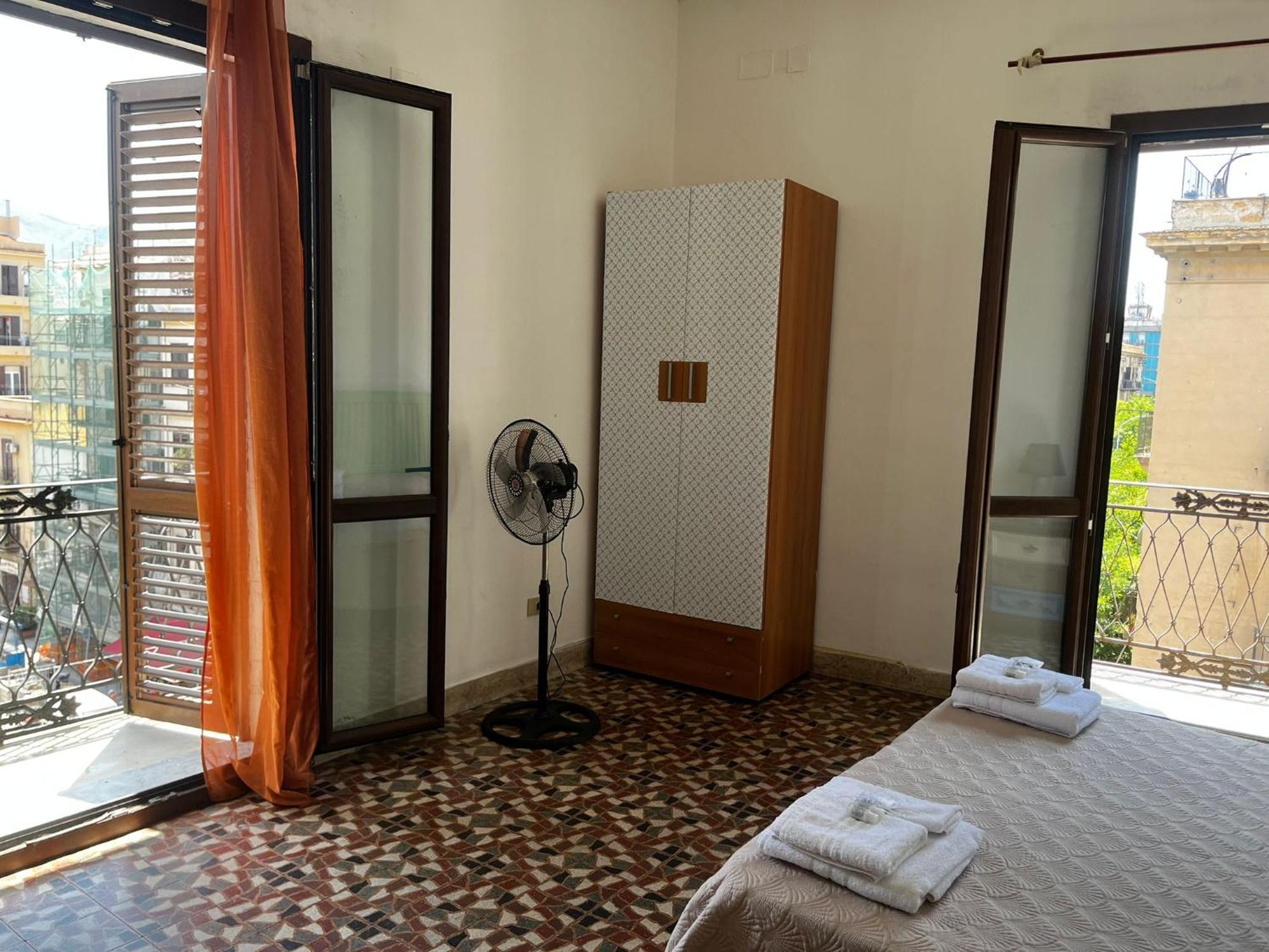 Mille Lire Peppe'S Home Palermo Bagian luar foto