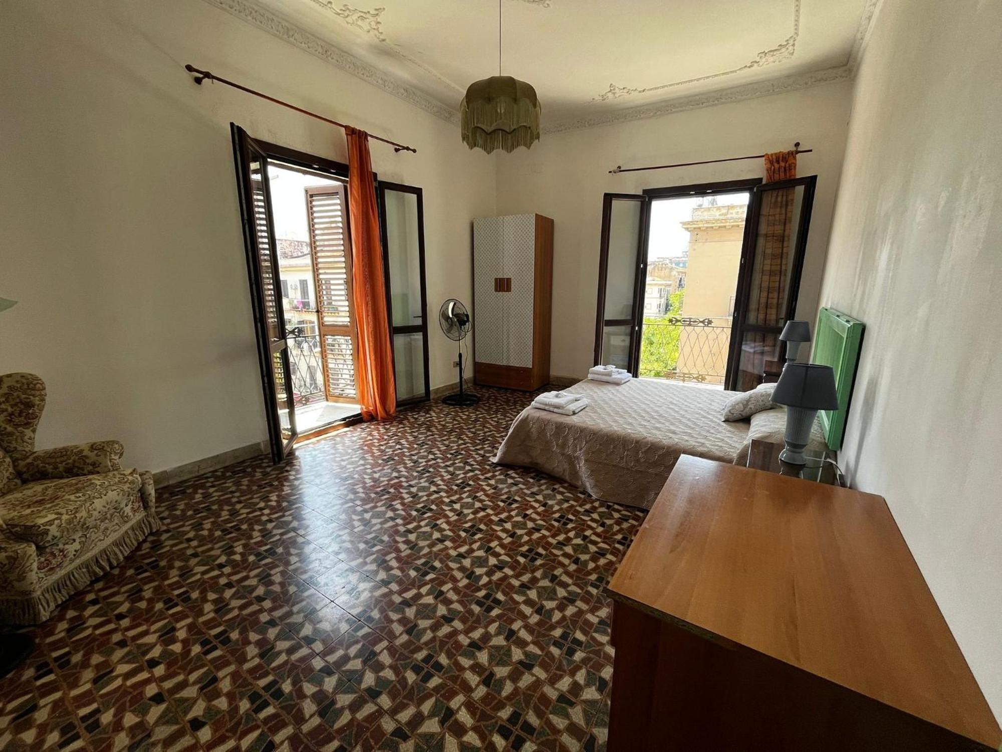 Mille Lire Peppe'S Home Palermo Bagian luar foto