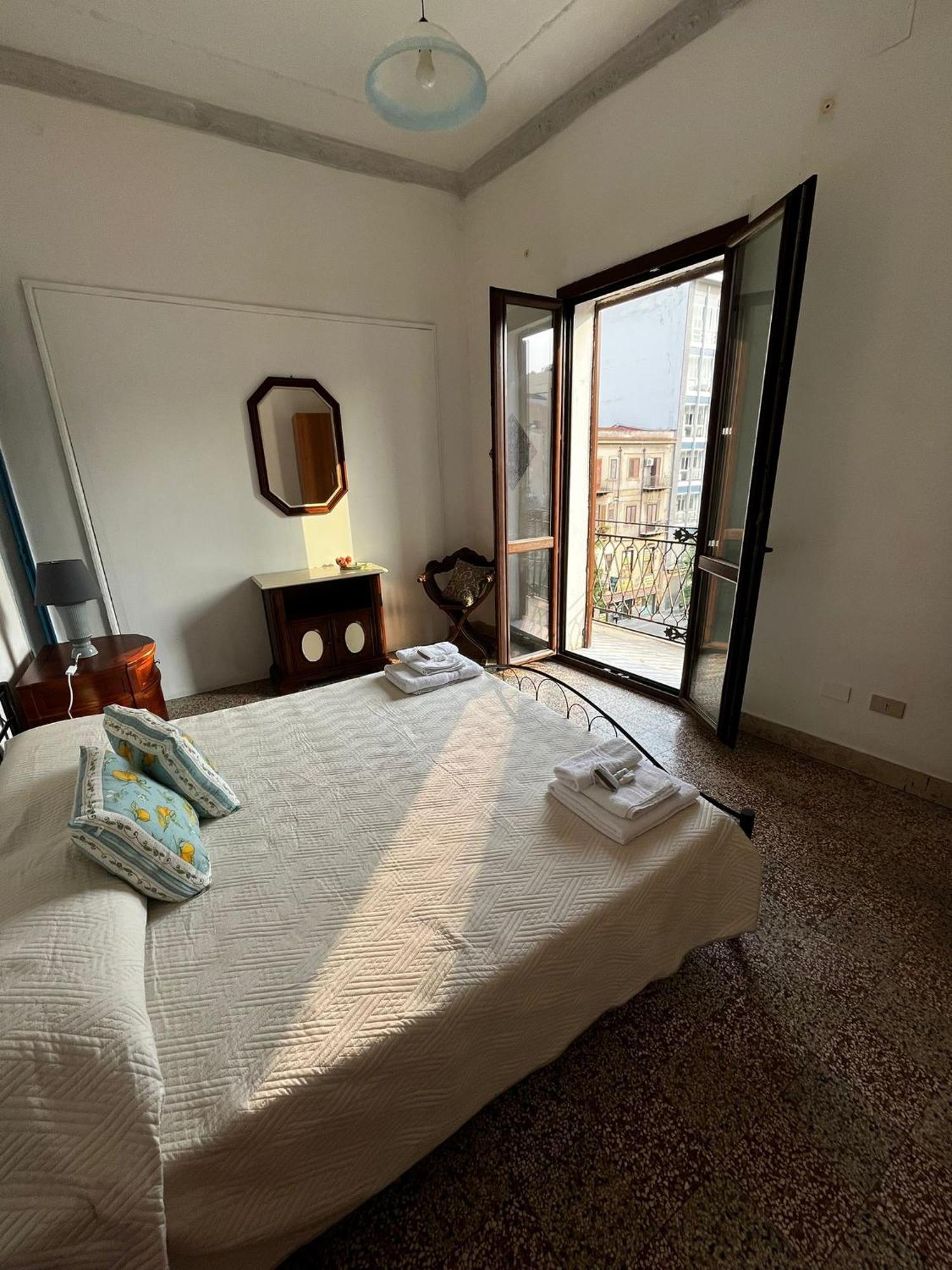 Mille Lire Peppe'S Home Palermo Bagian luar foto
